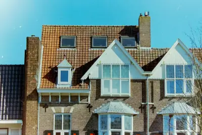 Zonnepanelen Plat Dak Asbest Den Haag: Risico & Aanpak
