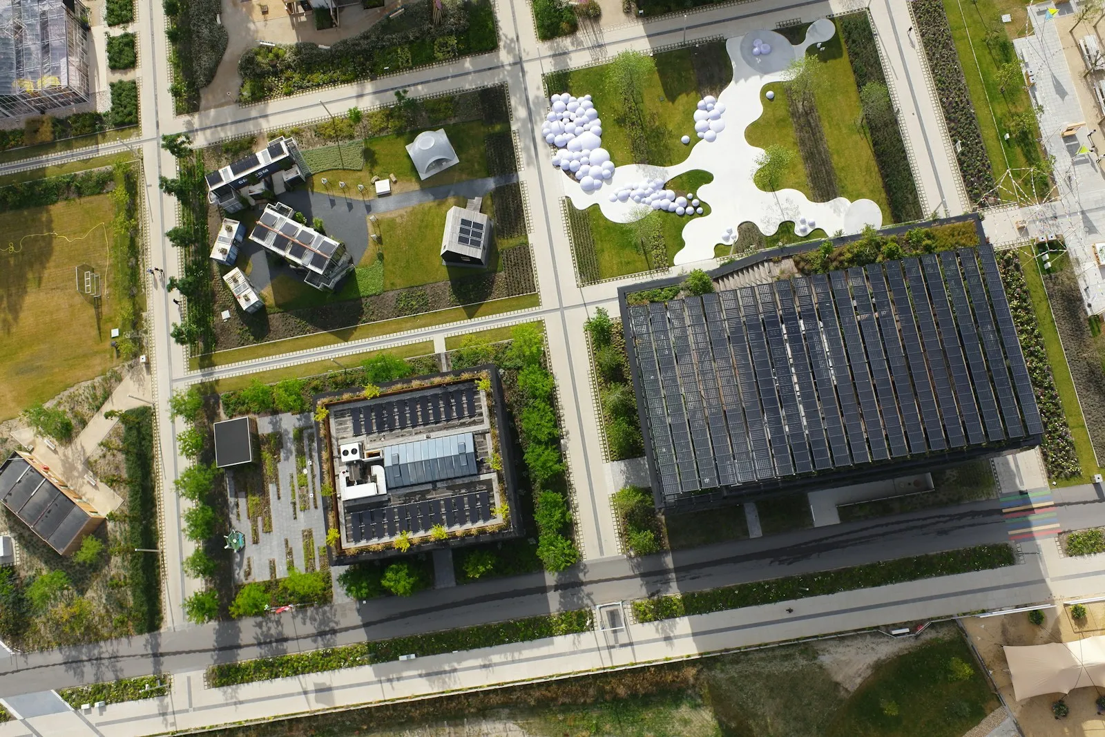Zonnepanelen Plat Dak Rijtjeswoning Den Haag 2026
