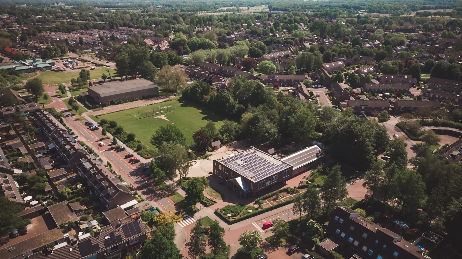 Zonnepanelen VvE Den Haag: Toestemming & Kosten 2026